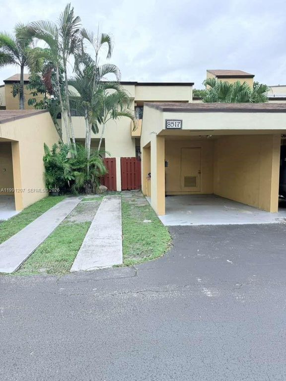 8517 NW 9th Pl, Plantation, FL 33324