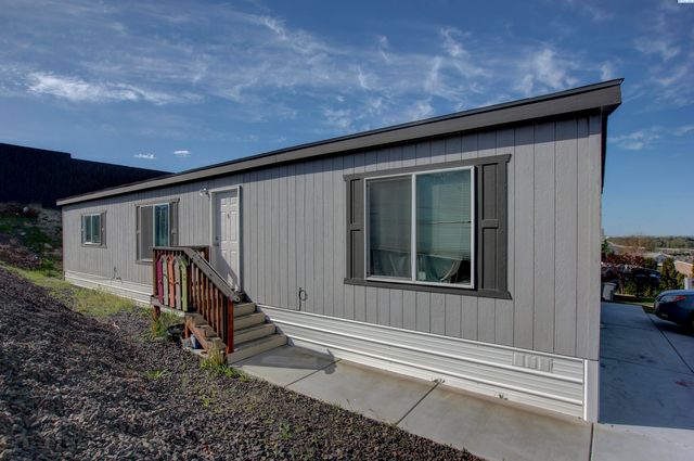 635 Lonetree, Richland, WA 99352