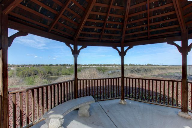 635 Lonetree, Richland, WA 99352