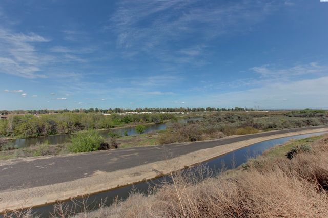 635 Lonetree, Richland, WA 99352