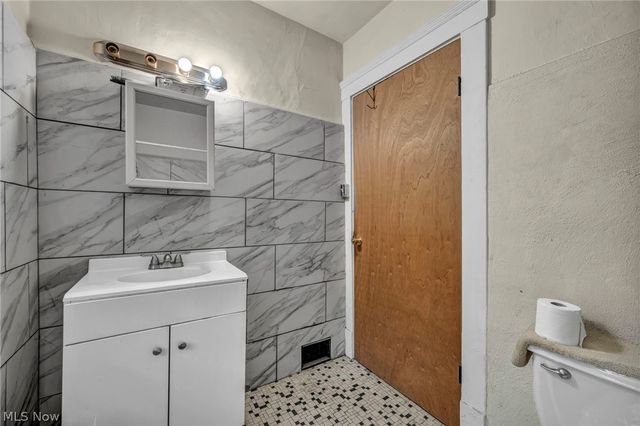 9822 Raymond Avenue, Cleveland, OH 44104