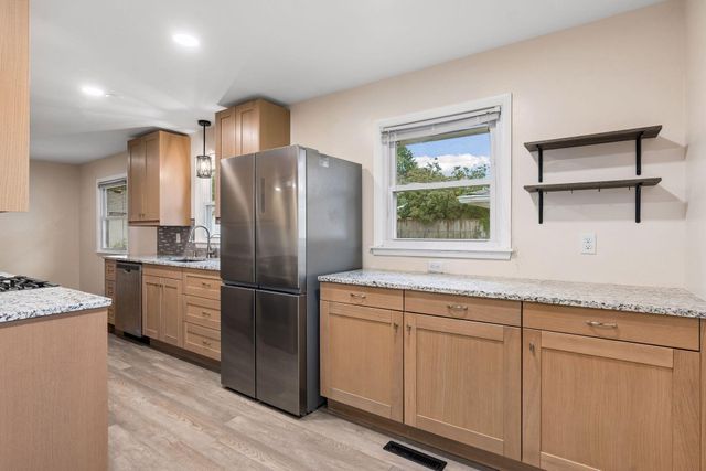 300 105th Avenue NE, Blaine, MN 55434