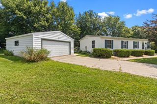 818 Eastown Manor, Elkhorn, WI 53121