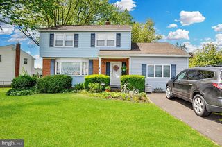 400 S ARTHUR DR, Edgewater Park, NJ 08010