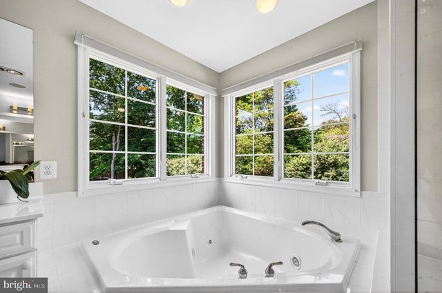 2954 BONDS RIDGE CT, Oakton, VA 22124
