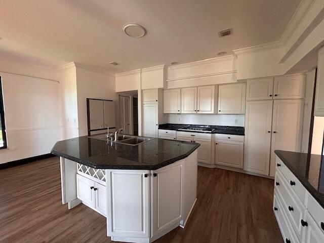 2901 Embassy Drive, West Palm Beach, FL 33401