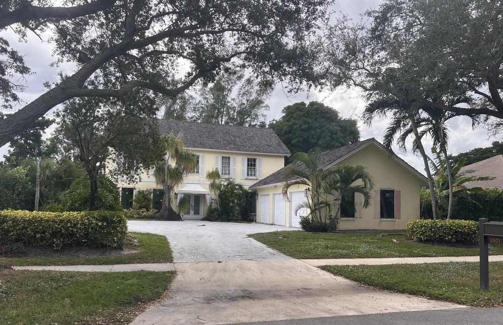 2901 Embassy Drive, West Palm Beach, FL 33401