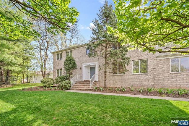 30 Auryansen Court, Closter, NJ 07624