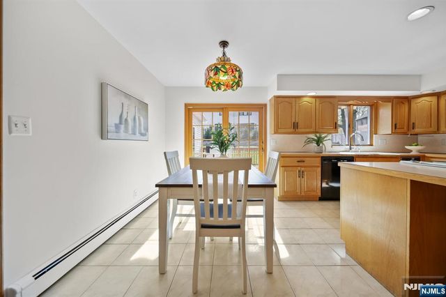 30 Auryansen Court, Closter, NJ 07624