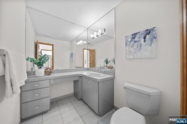 30 Auryansen Court, Closter, NJ 07624