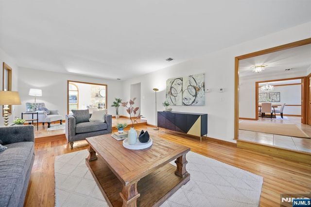 30 Auryansen Court, Closter, NJ 07624