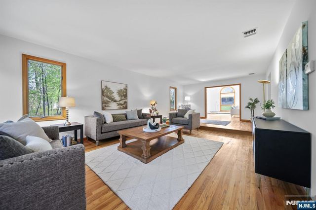 30 Auryansen Court, Closter, NJ 07624