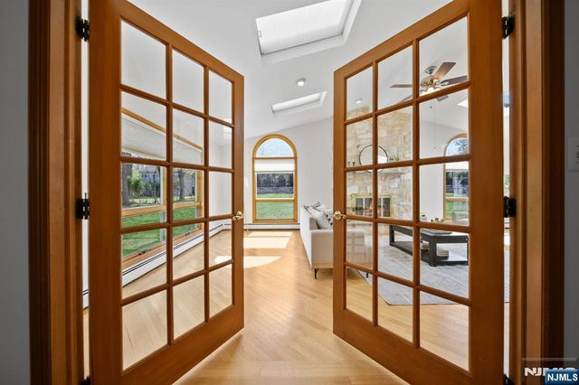 30 Auryansen Court, Closter, NJ 07624