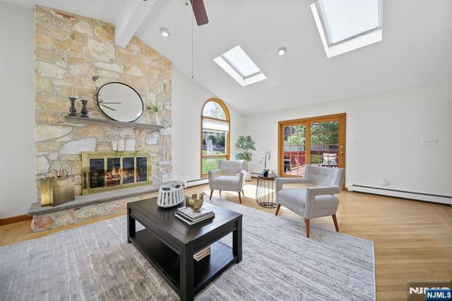 30 Auryansen Court, Closter, NJ 07624