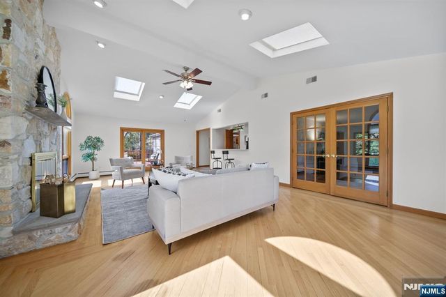 30 Auryansen Court, Closter, NJ 07624