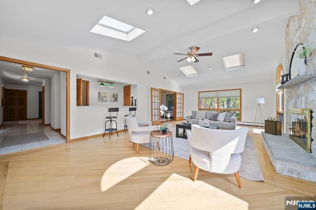 30 Auryansen Court, Closter, NJ 07624