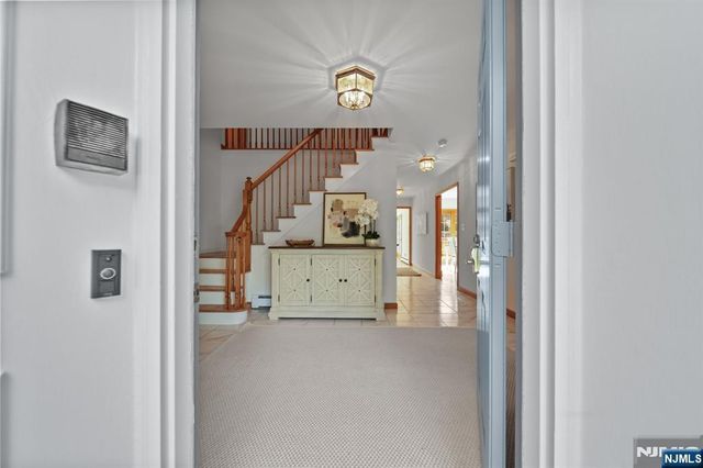 30 Auryansen Court, Closter, NJ 07624