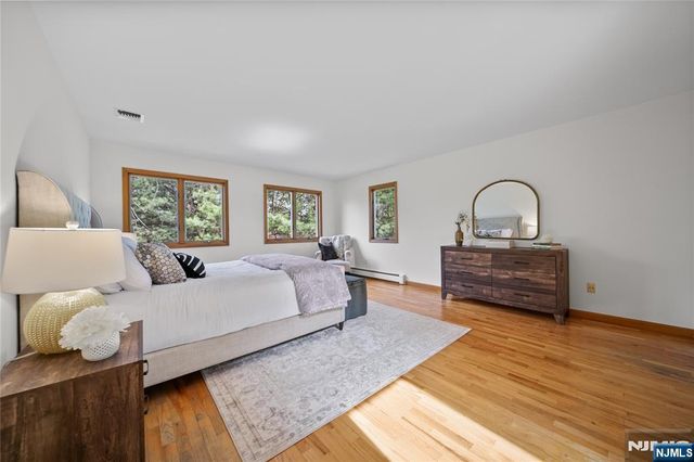 30 Auryansen Court, Closter, NJ 07624