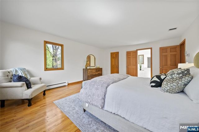 30 Auryansen Court, Closter, NJ 07624