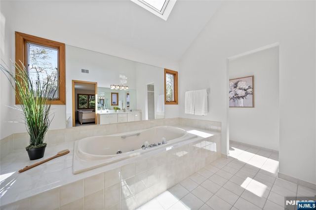 30 Auryansen Court, Closter, NJ 07624