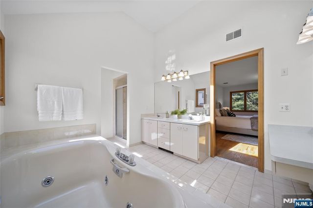 30 Auryansen Court, Closter, NJ 07624