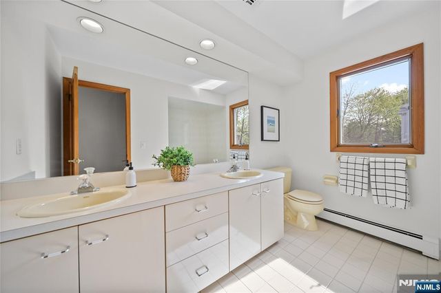 30 Auryansen Court, Closter, NJ 07624