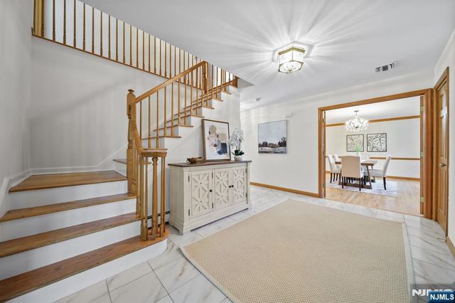 30 Auryansen Court, Closter, NJ 07624