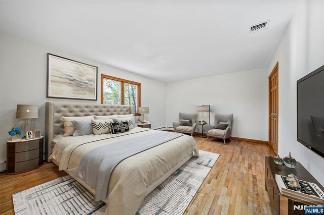 30 Auryansen Court, Closter, NJ 07624