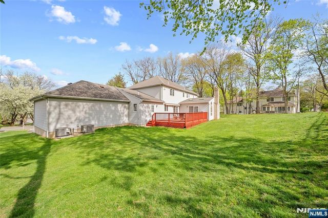 30 Auryansen Court, Closter, NJ 07624