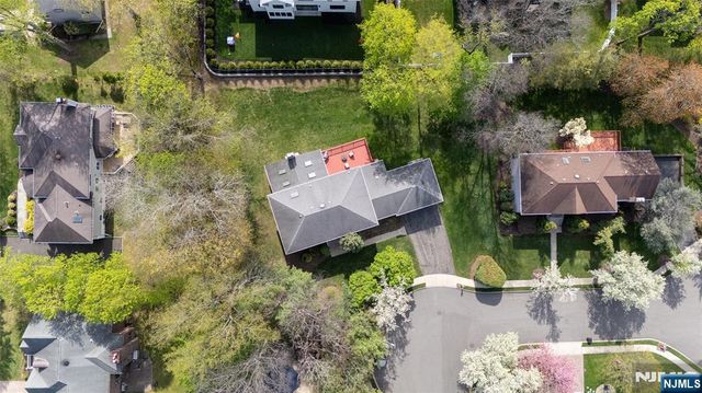 30 Auryansen Court, Closter, NJ 07624