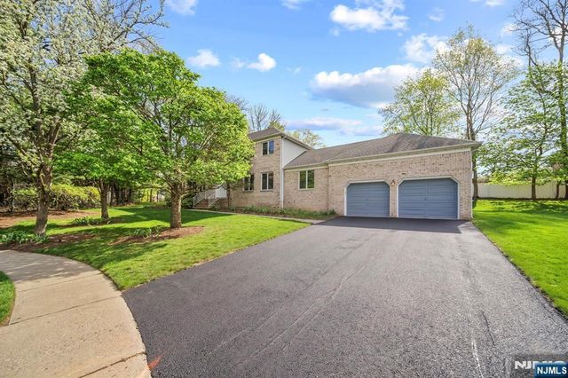 30 Auryansen Court, Closter, NJ 07624