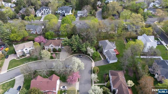 30 Auryansen Court, Closter, NJ 07624