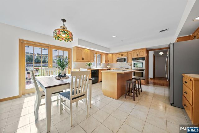 30 Auryansen Court, Closter, NJ 07624