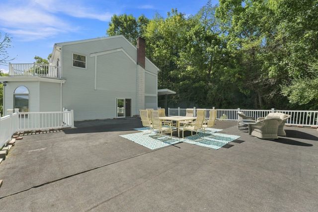 8 Bayberry Ln, Millbury, MA 01527