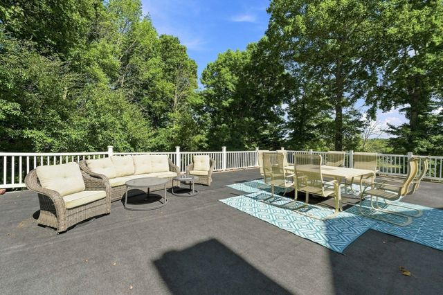 8 Bayberry Ln, Millbury, MA 01527