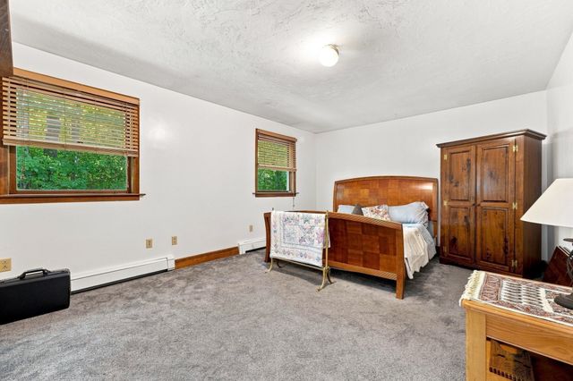 8 Bayberry Ln, Millbury, MA 01527