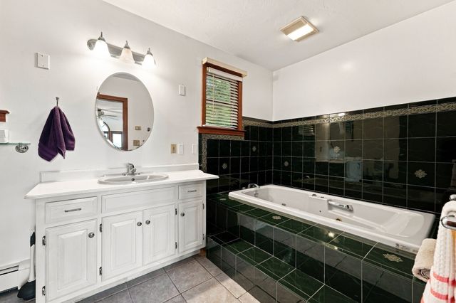 8 Bayberry Ln, Millbury, MA 01527