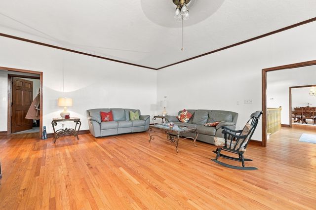 8 Bayberry Ln, Millbury, MA 01527