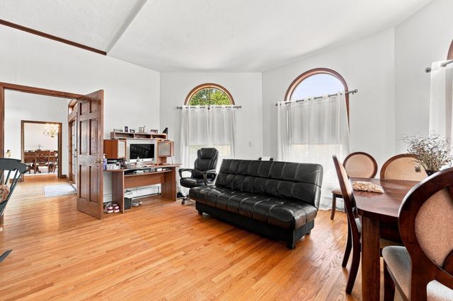 8 Bayberry Ln, Millbury, MA 01527