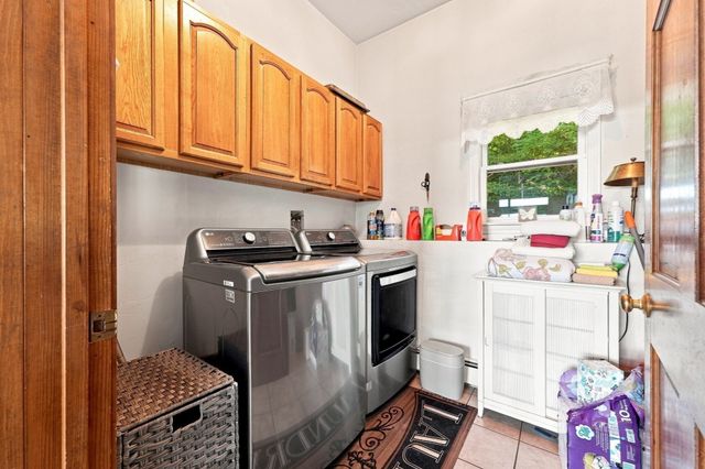 8 Bayberry Ln, Millbury, MA 01527