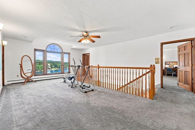 8 Bayberry Ln, Millbury, MA 01527
