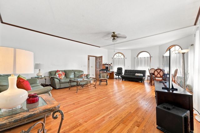 8 Bayberry Ln, Millbury, MA 01527