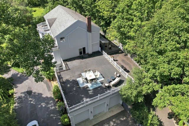 8 Bayberry Ln, Millbury, MA 01527