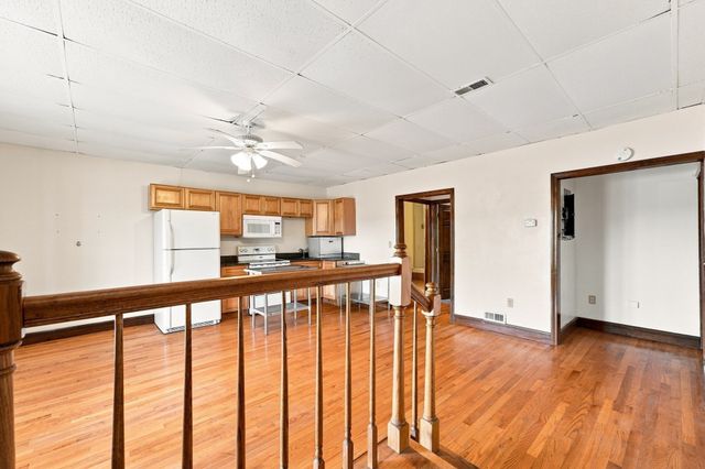 8 Bayberry Ln, Millbury, MA 01527