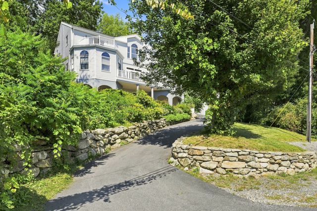 8 Bayberry Ln, Millbury, MA 01527