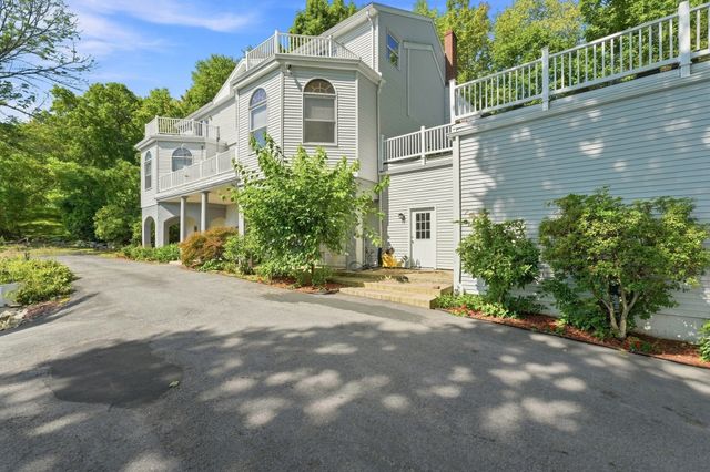 8 Bayberry Ln, Millbury, MA 01527