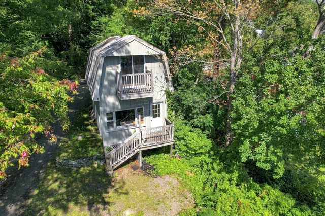 8 Bayberry Ln, Millbury, MA 01527