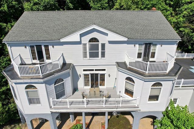 8 Bayberry Ln, Millbury, MA 01527