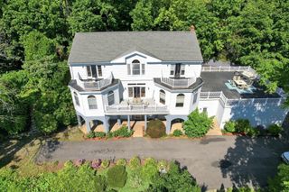 8 Bayberry Ln, Millbury, MA 01527