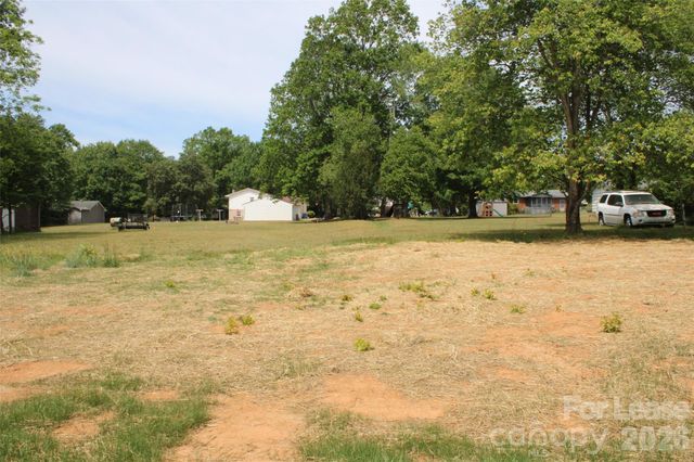 574 W Park Avenue A, Mooresville, NC 28115